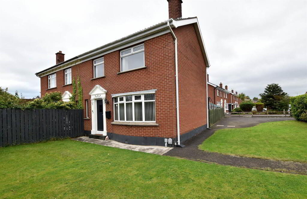 43 Silvrbirch Road, Bangor, BT19 6EU