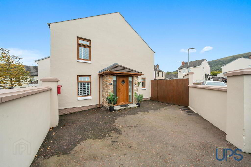 10 Gortnamona Court, Belfast, BT11 8PH