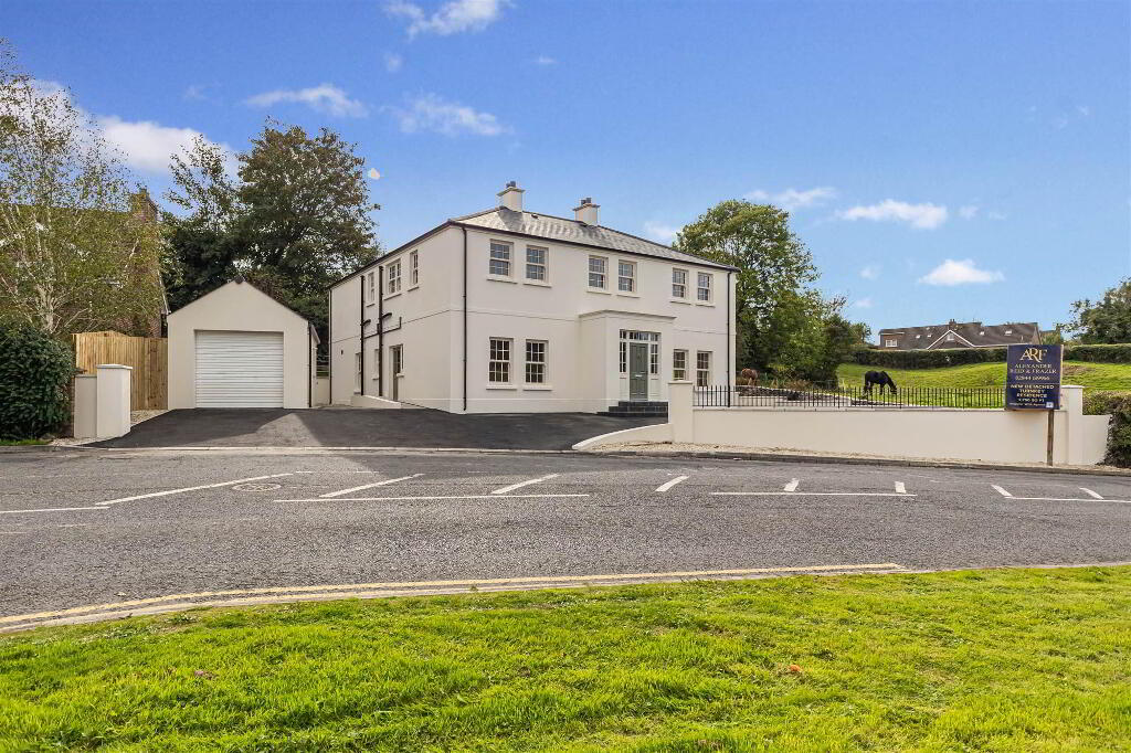 22 Lisburn Road, Saintfield, BT24 7AL