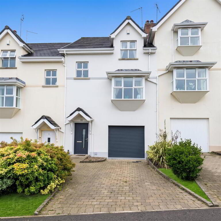 8 Todd's Hill Park, Saintfield, BT24 7FB
