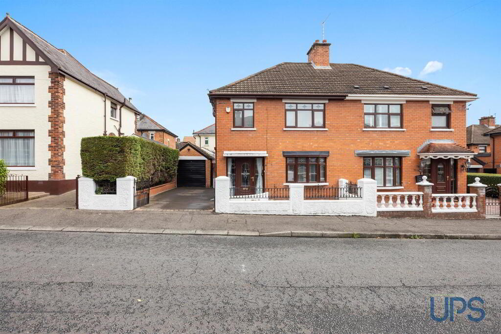 8 La Salle Park, Falls Road, Belfast, BT12 6DL