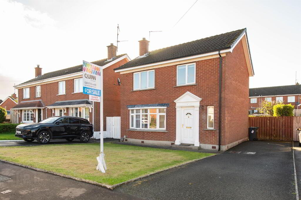 6 Muskett Gardens, Carryduff, Belfast, BT8 8QW
