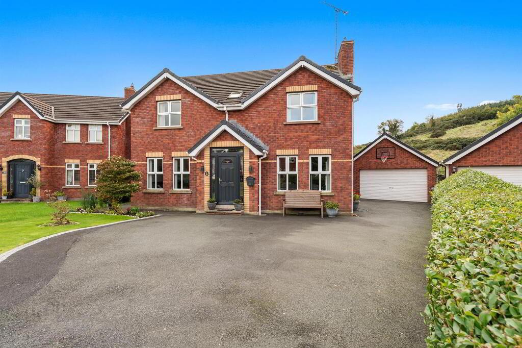 63 Lord Moira Park, Ballynahinch, BT24 8TF