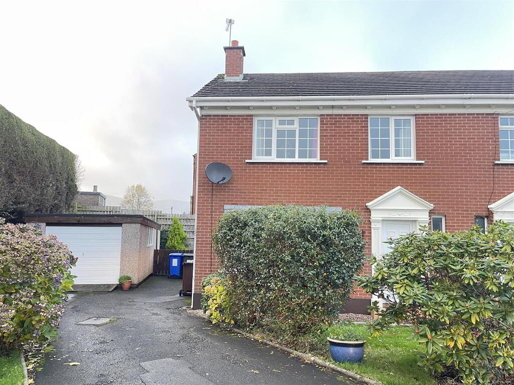 4 Bedroom Semi-Detached in BT10 0DW