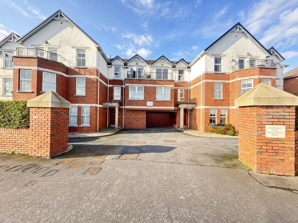 2 Bedroom Flat in BT11 9BS