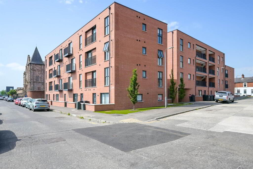 1 Bedroom Flat in BT13 2BX