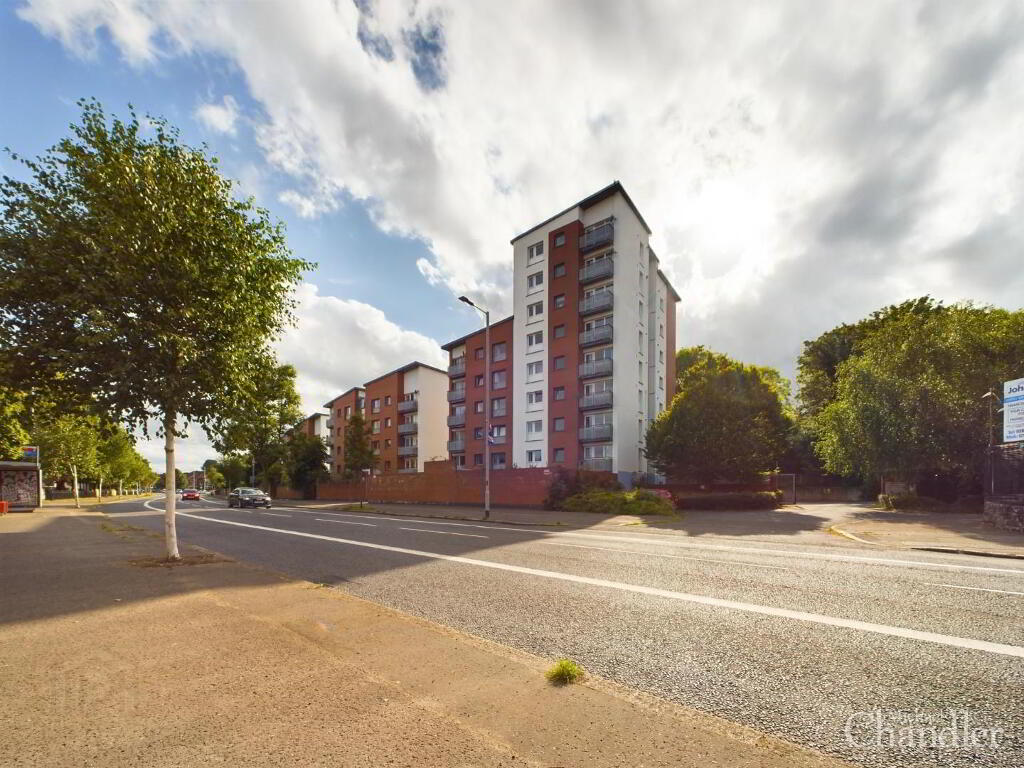 2 Bedroom Flat in BT15 4HH