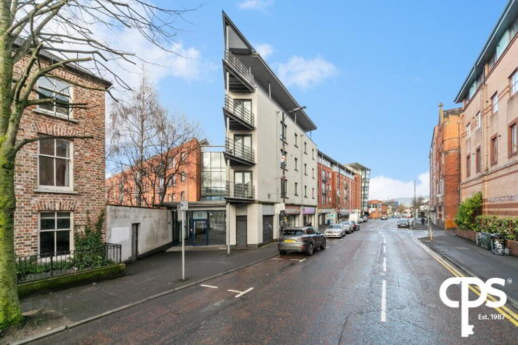 2 Bedroom Flat in BT12 5EG