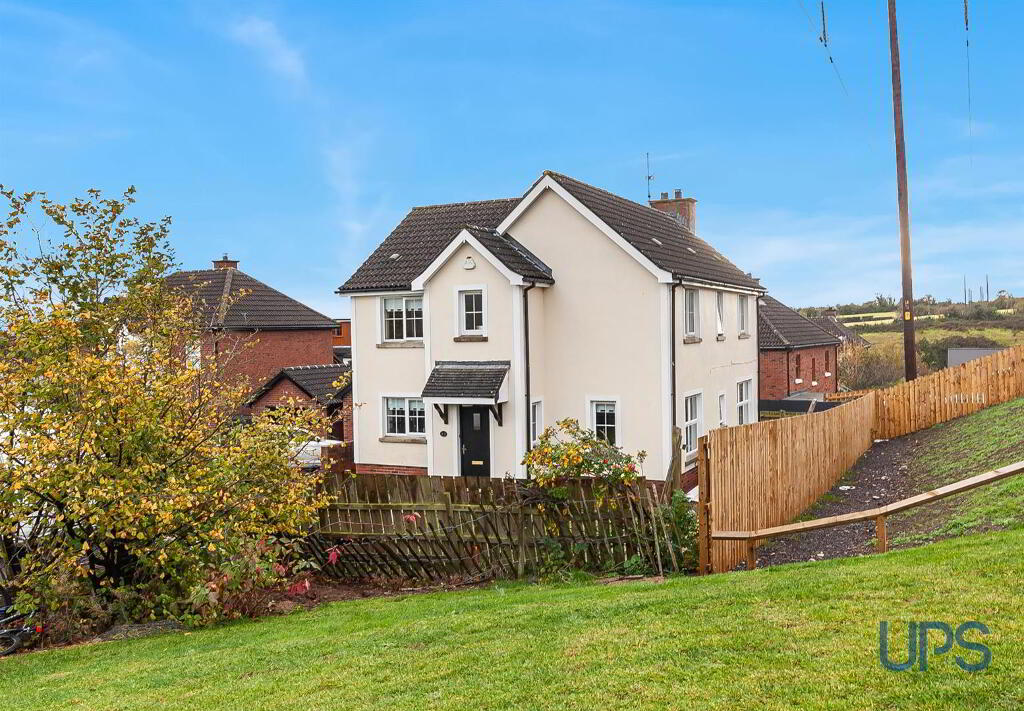 112 Lagmore Glen, Stewartstown Road, Dunmurry, Belfast, BT17 0WB