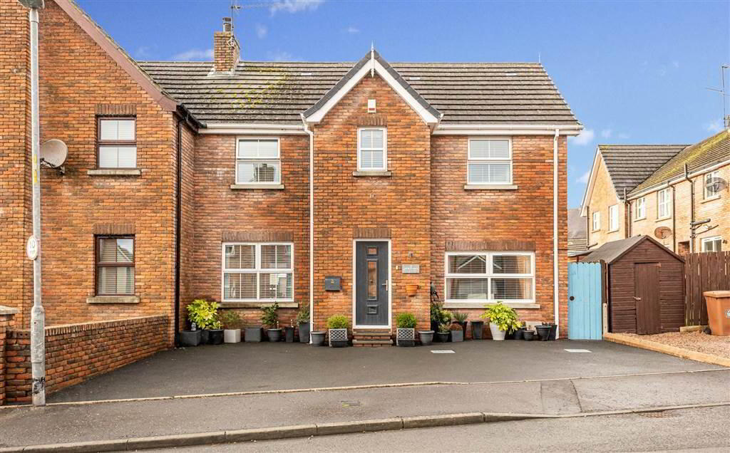 2 Church Green, Diamond Road, Dromore, BT25 1LL