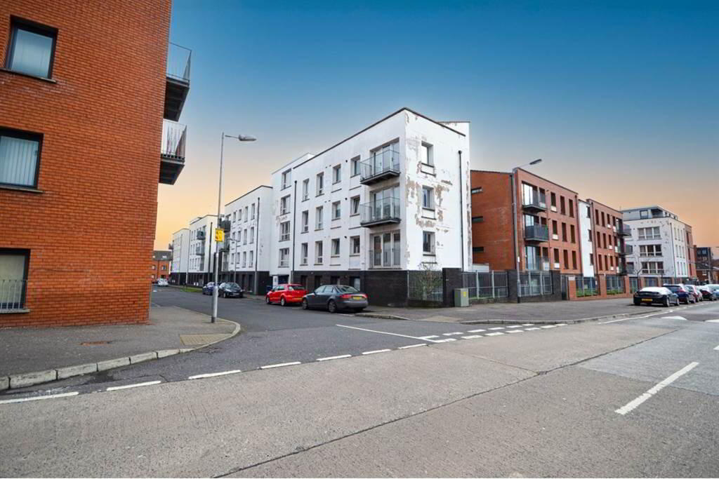 2 Bedroom Flat in BT13 2QQ