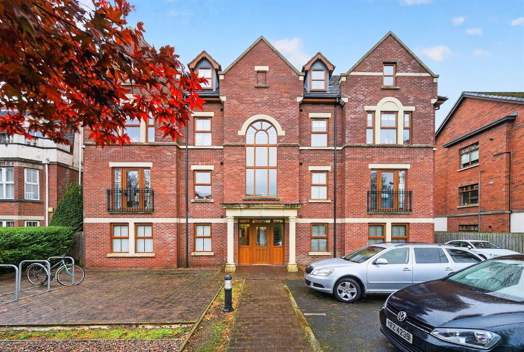 3 Bedroom Flat in BT10 0AA