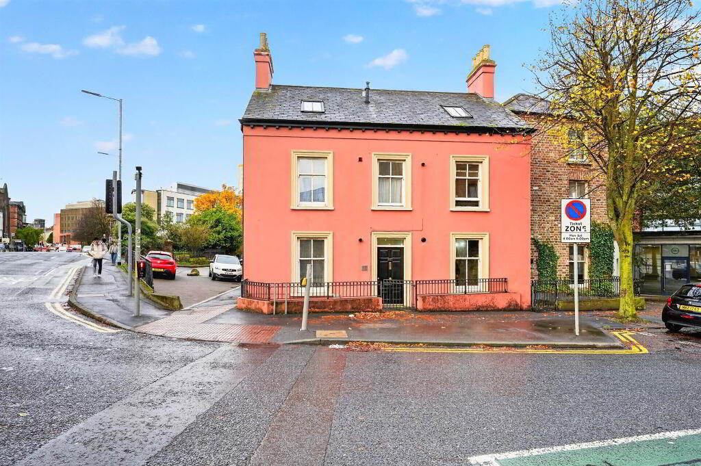 2 Bedroom Flat in BT12 5ED