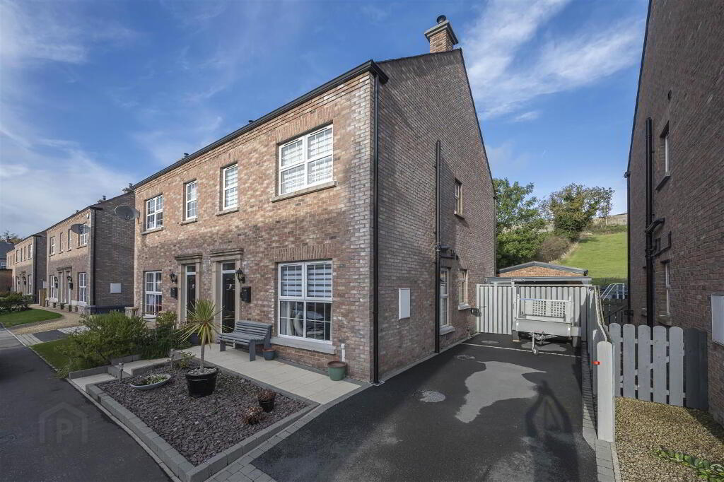 27 Moss Lane, Ballynahinch, BT24 8FE
