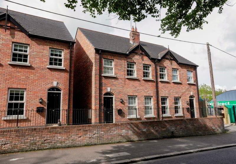 Photograph 1, 10 Laurel Mews