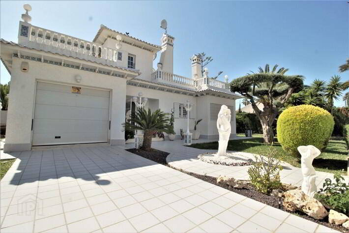 Photo 2 of Bargain Villa, Cabo Roig, Orihuela Costa