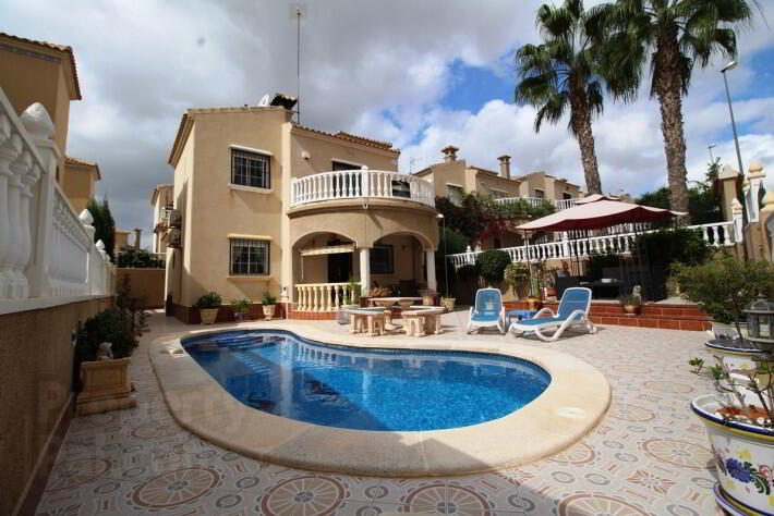 Photo 1 of Bargain Villa, Villamartin, Costa Blanca