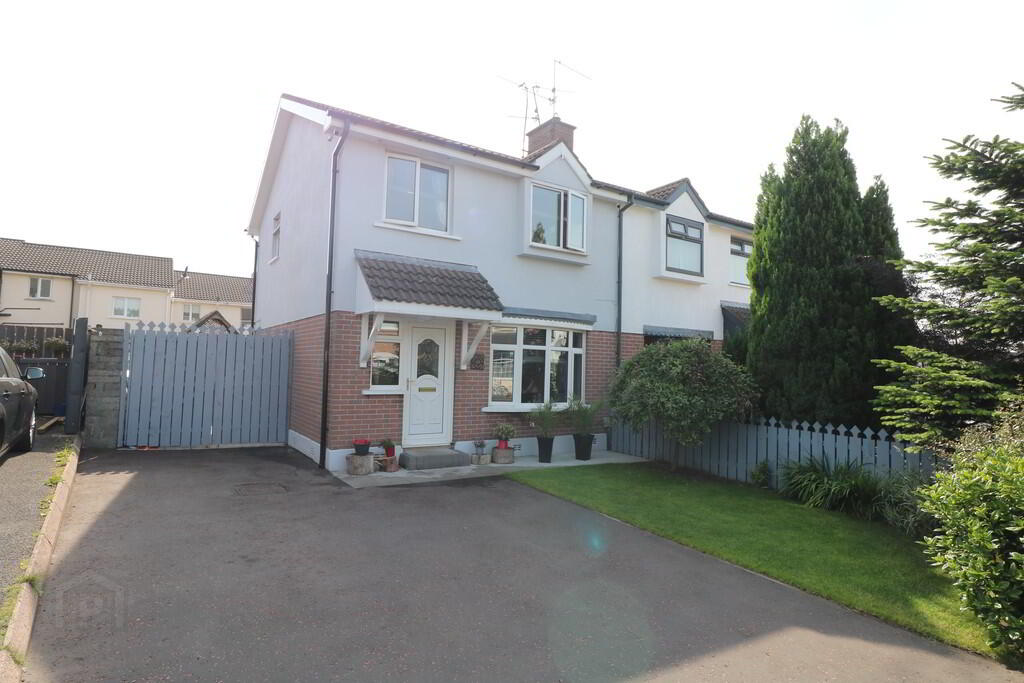 52 Lagmore Grove Dunmurry, Belfast