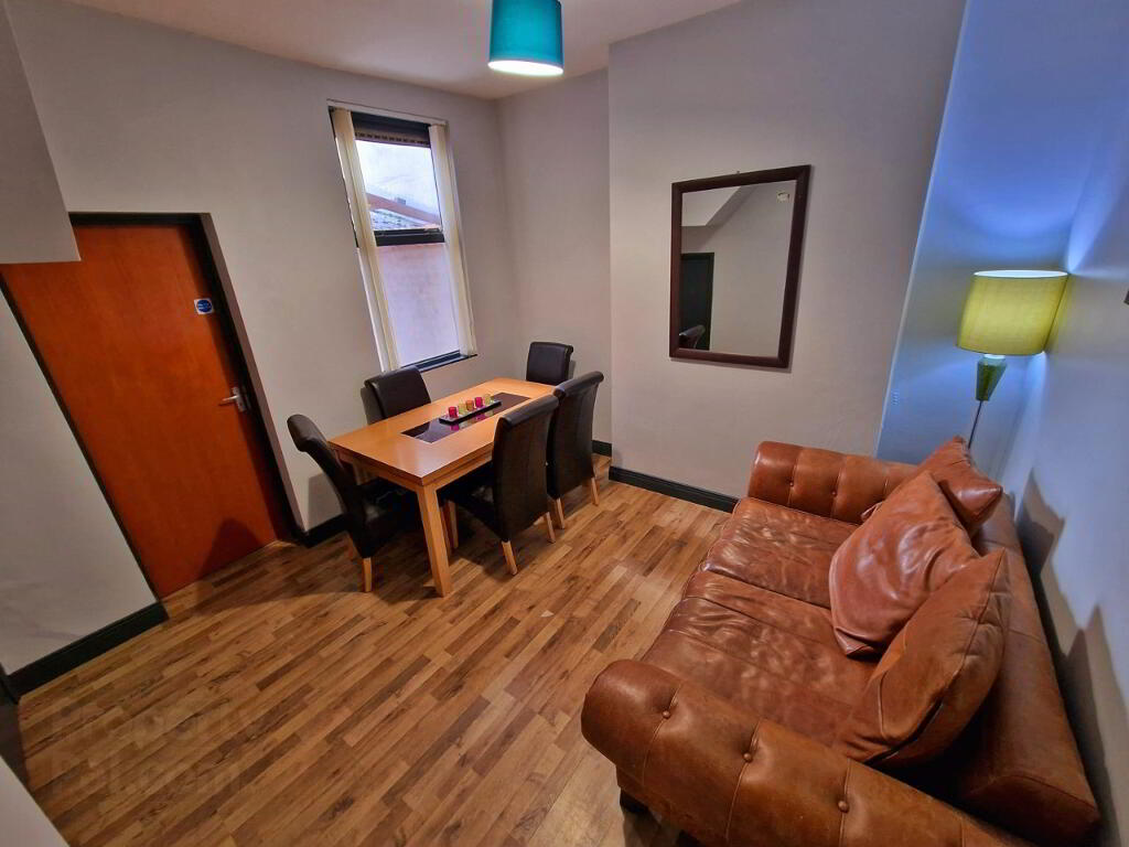 Photo 3 of House For Rent, 7 Lisburn Ave, Belfast