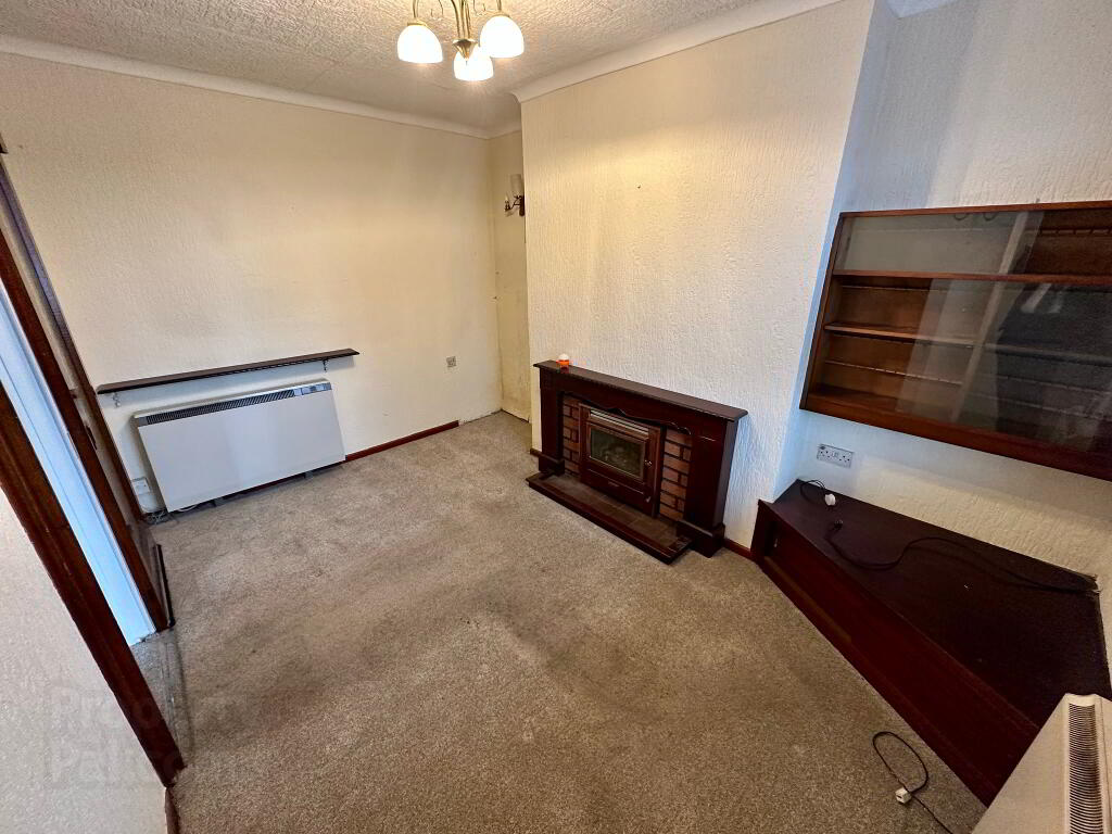 Photo 4 of End Terrace Property With Two Large Garages, 80 Bonds Street, Waterside, L'Derry