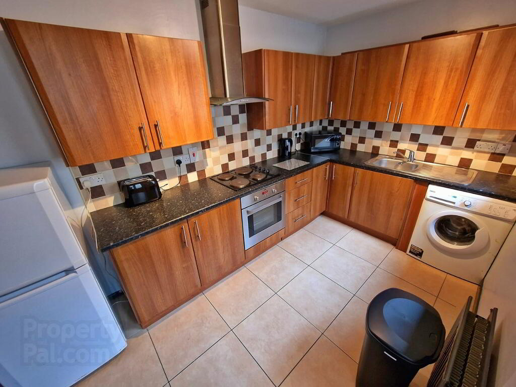 Photo 3 of House For Rent, 132 Broadway, Belfast