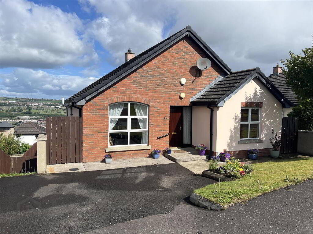 69 Woodside Heights, Derry