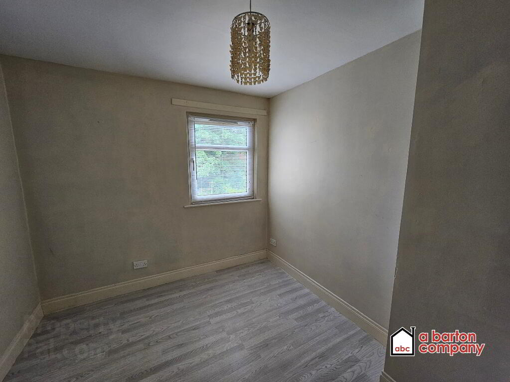 Photo 6 of 18 Ballyclare Road, Glengormley, Newtownabbey