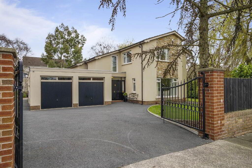 1 Rockmount Gardens, Off Bridge Road, Helens Bay