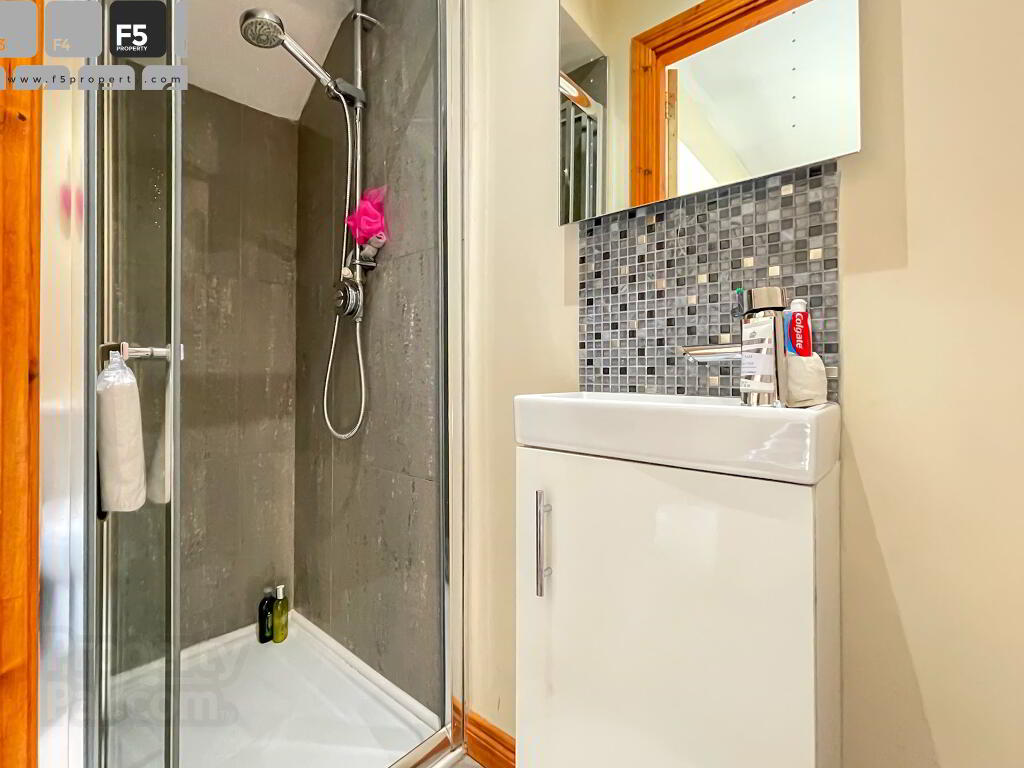 2 Ardenlee Way-Ensuite 1