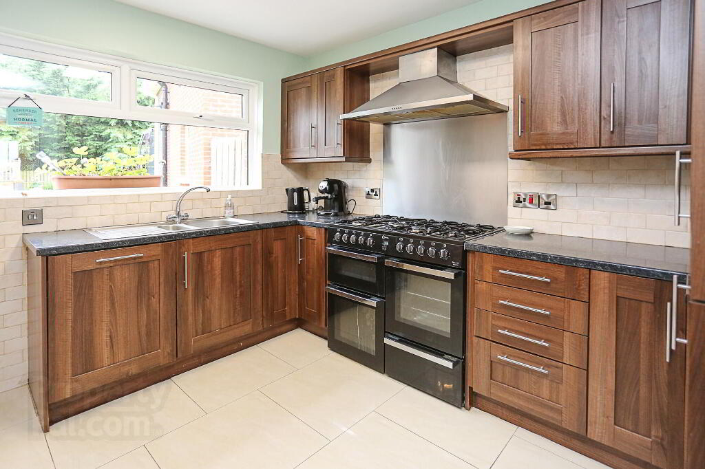 Photo 10 of 29 Glenview Crescent, Belfast