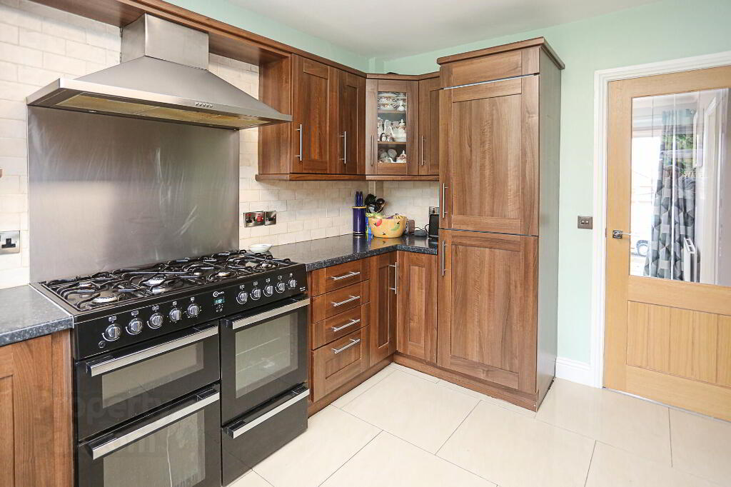 Photo 11 of 29 Glenview Crescent, Belfast