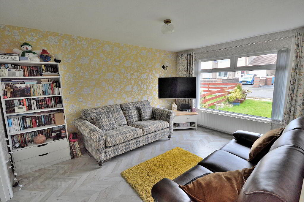 Photo 2 of 16 Meadowvale Crescent, Bangor