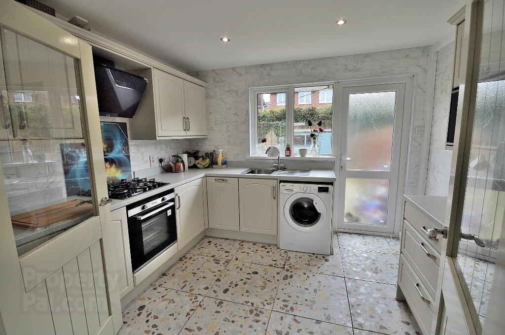 Photo 4 of 16 Meadowvale Crescent, Bangor