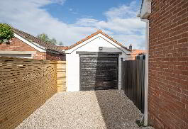 Photograph 1, 30 Ravelston Avenue 