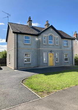 Photograph 1, 17 Phoenix Manor