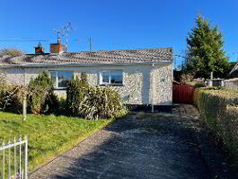 Photograph 1, 17 Springfield Crescent